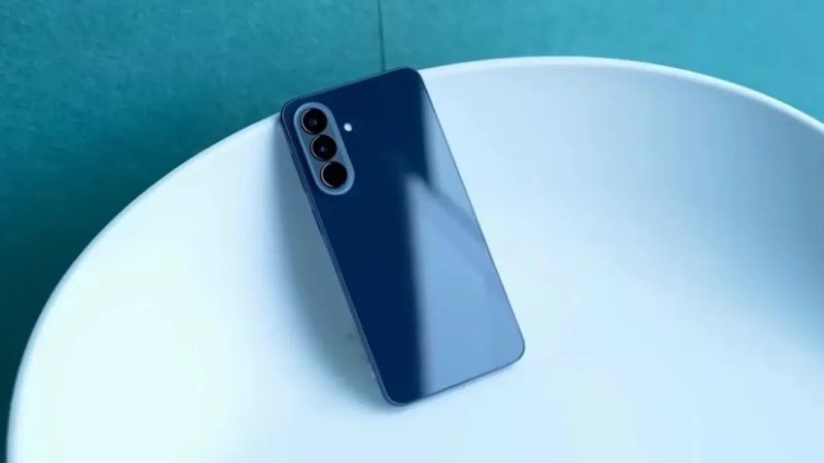 Cek daftar HP Samsung terbaru 2026! Dari Galaxy A57 yang value king hingga S26 Ultra Snapdragon 8 Elite. Spek gahar & update 6 tahun. Baca di sini!