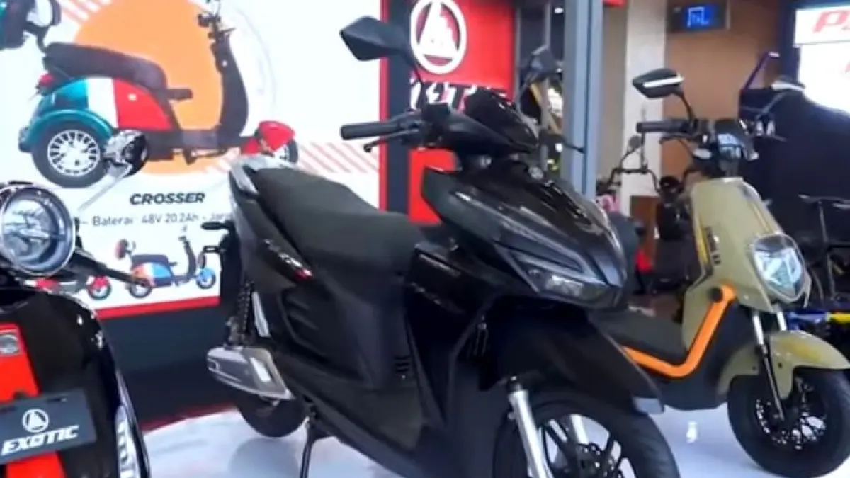 Cek harga Pacific Whiz, motor listrik mirip Vario yang kena subsidi jadi Rp 9 jutaan! Spek 2000W, jarak tempuh 85km, dan desain sporty. Baca di sini!