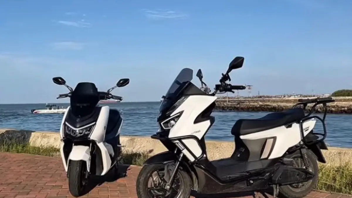 Duel panas Polytron Fox 350 vs M100 BMW! Cek harga, fitur Cruise Control, hingga kenyamanan selonjoran. Mana motor listrik paling oke untuk 2026?
