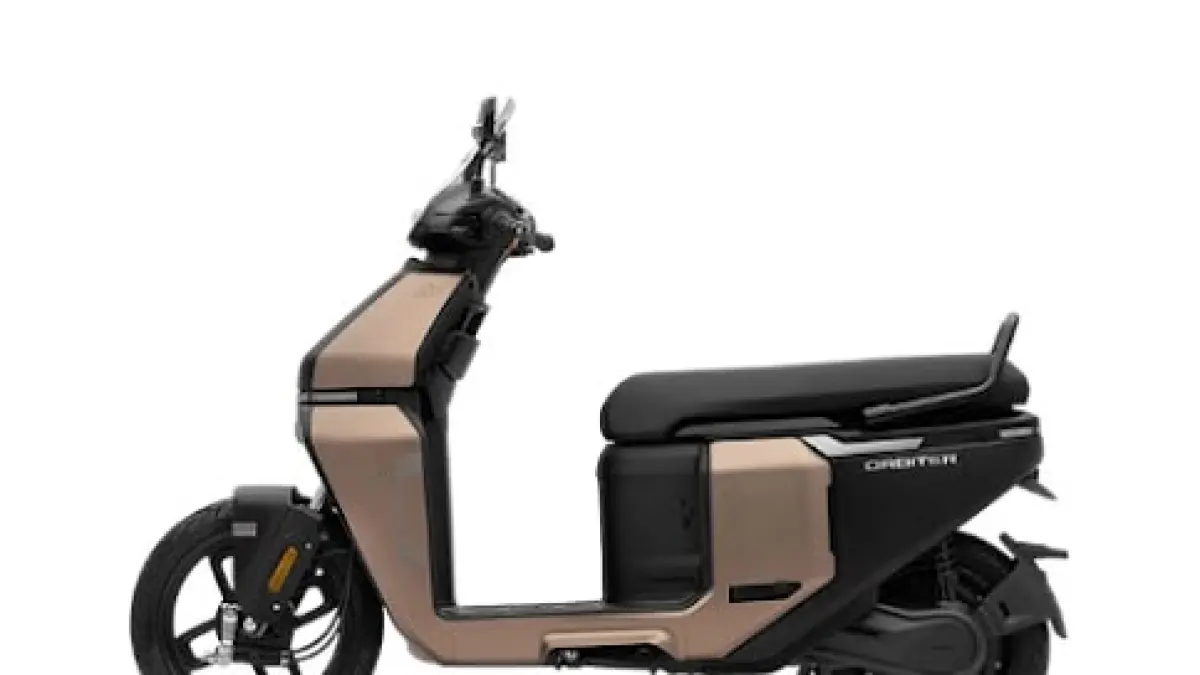 Indomobil E-Motor Sprinto hadir sebagai skutik listrik sporty dengan jarak 110 km, fitur touchscreen, dan desain mirip Honda.(Pinterest)