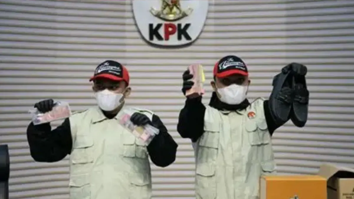 Bupati Tulungagung terbaru ditahan KPK usai jadi tersangka pemerasan 16 OPD, target Rp5 miliar, realisasi Rp2,7 miliar.&nbsp;