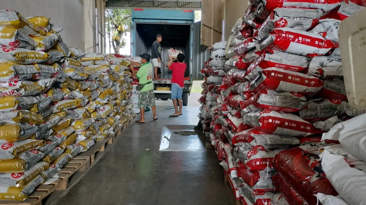 Harmoni dan Hiroyuki merupakan pakan ikan koi dengan kualitas jempolan.
