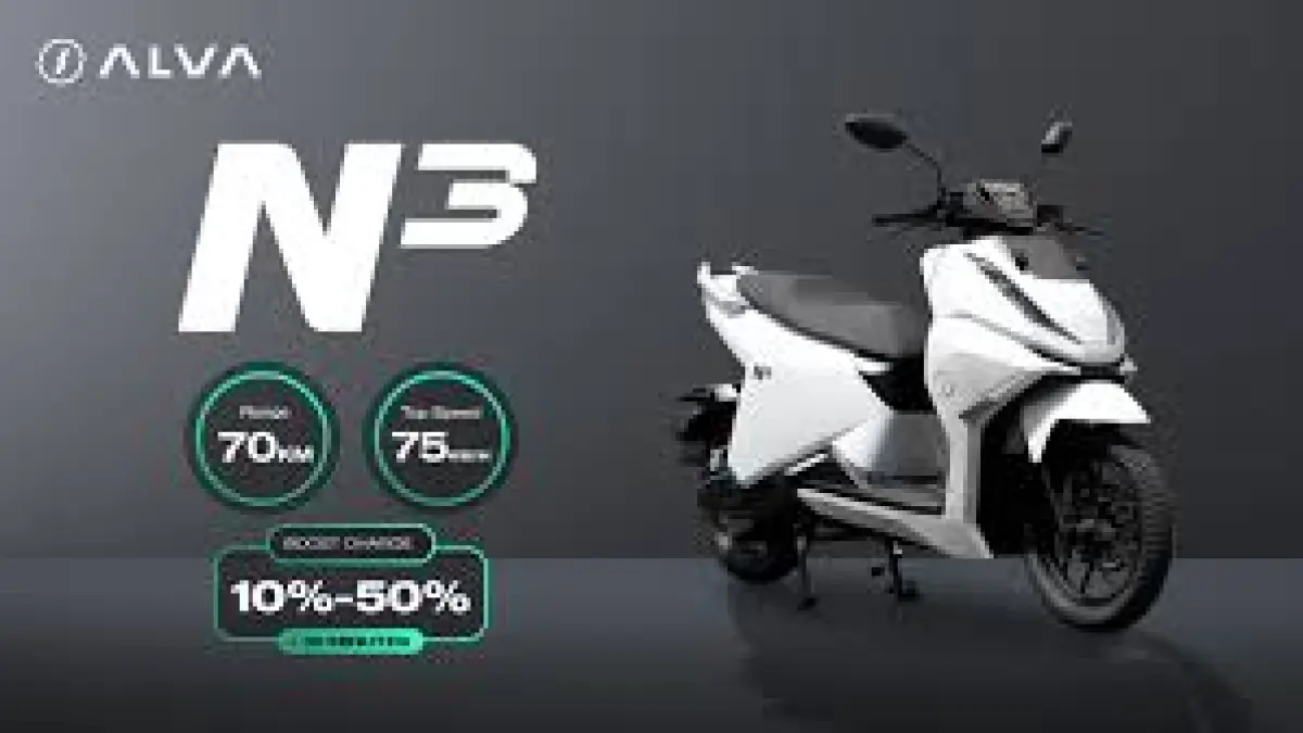 Motor listrik Alpha diskon Rp7 juta di IMOS. Charging 1 jam full, harga mulai Rp15 jutaan, jadi incaran pengunjung.