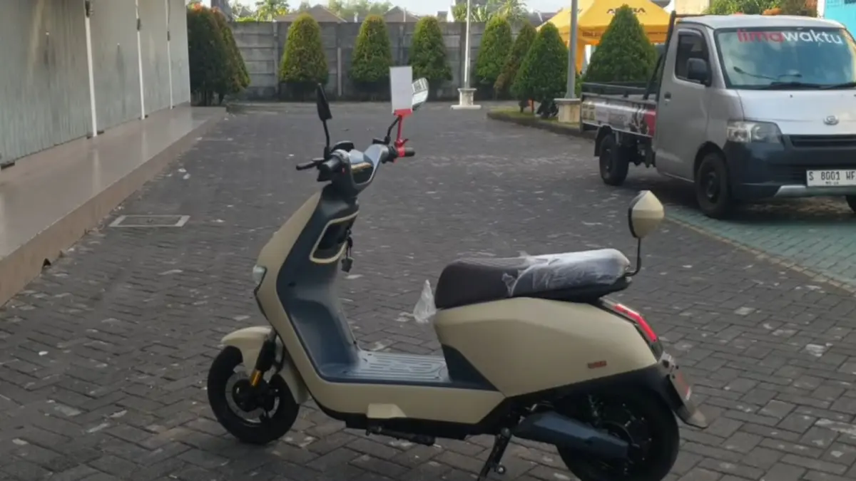 Sepeda listrik murah Uwinfly M75 punya kecepatan 45 km/jam dan harga Rp5,5 juta, cocok untuk mobilitas harian.