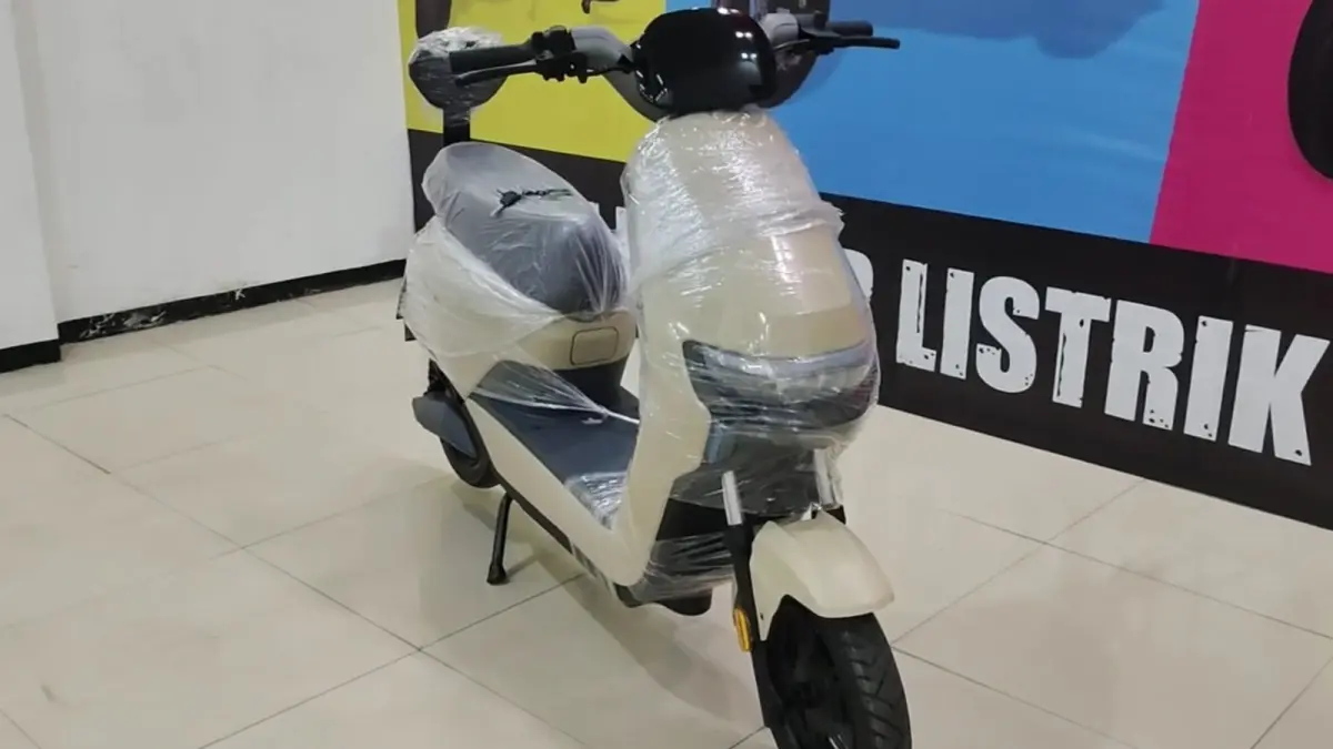 Sepeda listrik Uwinfly M75 murah hadir dengan desain motor, tenaga 800 watt, dan kecepatan hingga 48 km/jam. 