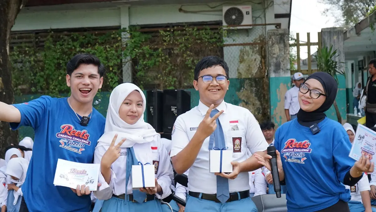 Beberapa siswa yang mendapatkan doorpize dari Yamaha dan Jawa Pos Radar Tulungagung.(Devrat/Radar Tulungagung)
