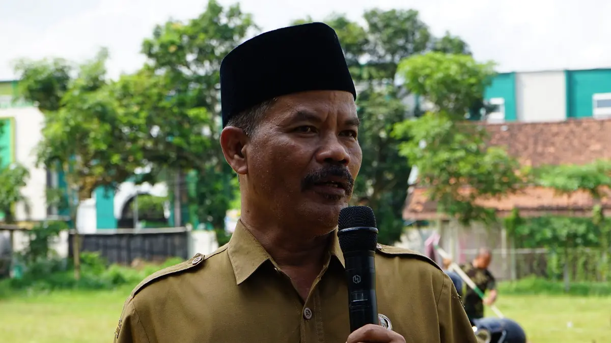 Kepala SMAN 1 Boyolangu Subagas saat memberikan sambutan pada acara penganugerahan juara Reels Creative Challenge di SMAN 1 Boyolangu.(Devrat/Radar Tulungagung)