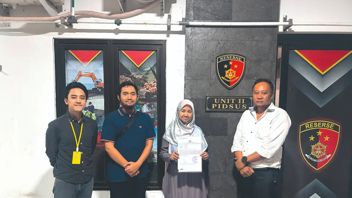 Perwakilan Telkom saat membuat laporan pencurian kabel tembaga di 
Satreskrim Polres Tulungagung.(TELKOM UNTUK RADAR TULUNGAGUNG)