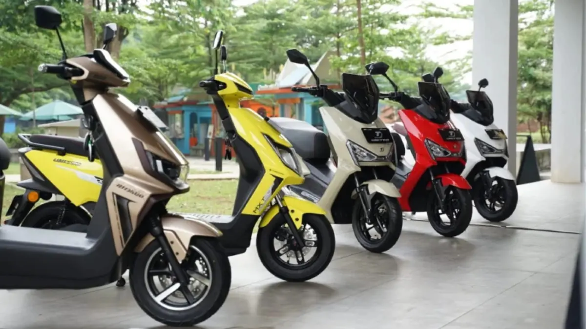 Motor listrik premium terbaik 2025 hadir dengan kecepatan 130 km/jam, jarak 150 km, dan harga mulai Rp20 jutaan.