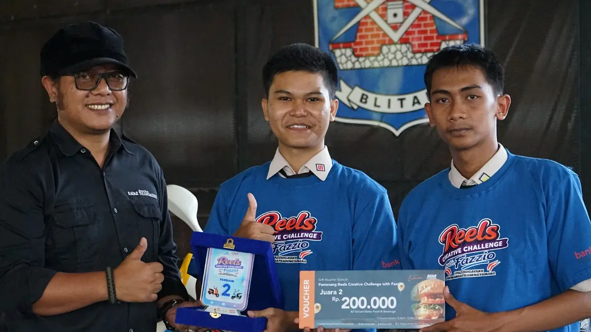 Siswa SMKN 1 Blitar raih Juara 2 Reels Creative Challenge with Fazio. Prestasi ini jadi bukti kreativitas pelajar di bidang broadcasting.(Devrat/Radar Tulungagung)