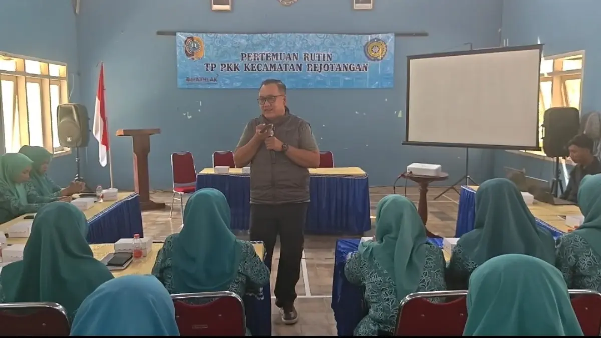 Narasumber Rahmat Putra Perdana saat memberikan materi kepada para undangan