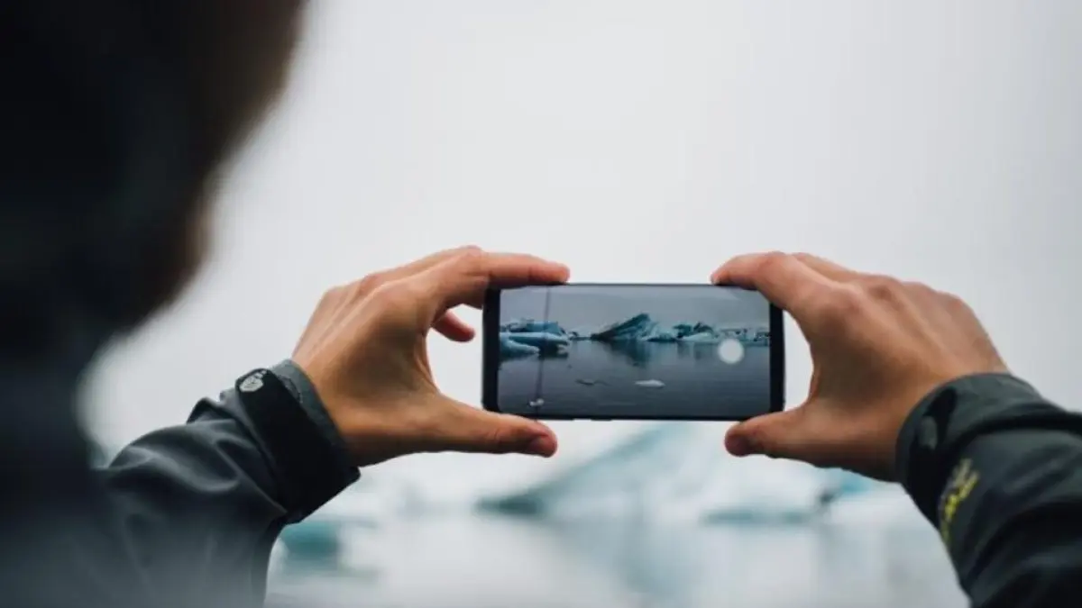 7 HP 1 jutaan kamera terbaik 2026 dengan hasil jernih, ada 108 MP dan video 2K, harga mulai Rp1,3 jutaan.(Freepik.com)