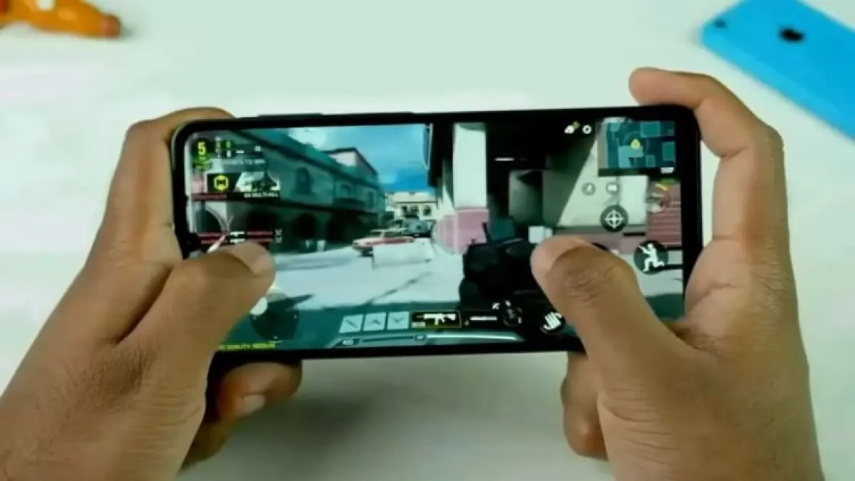 Cari HP sejutaan terbaik April 2026? Intip 11 rekomendasi HP dengan baterai badak, layar 120Hz, dan performa kencang untuk pemakaian jangka panjang! (screenshot youtube)