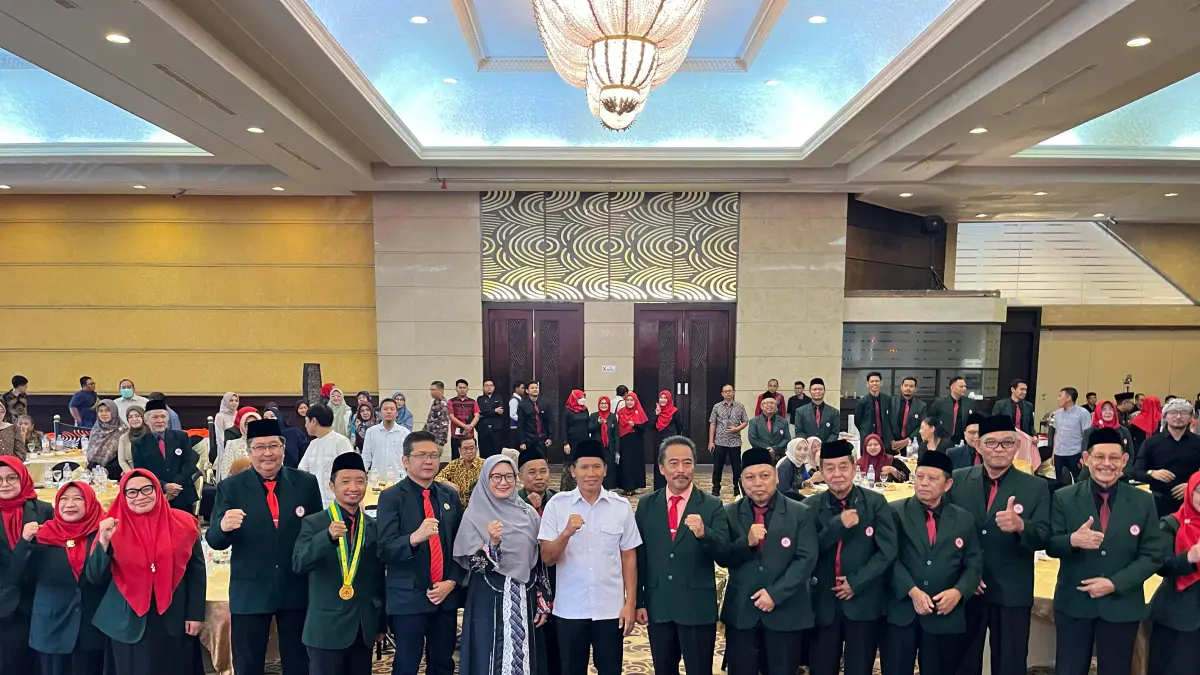 Foto bersama pengurus IDI 2025-2028 setelah pelantikan.