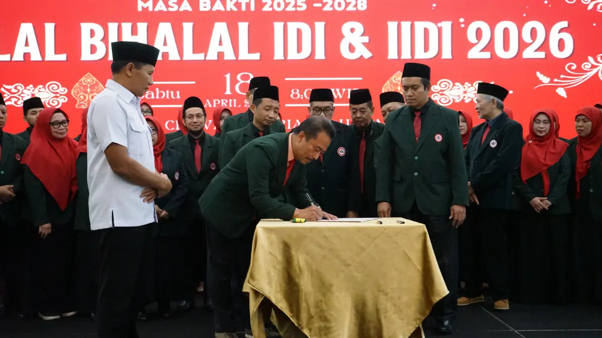 Penandatanganan peresmian pelantikan ketua dan pengurus IDI 2025-2028.