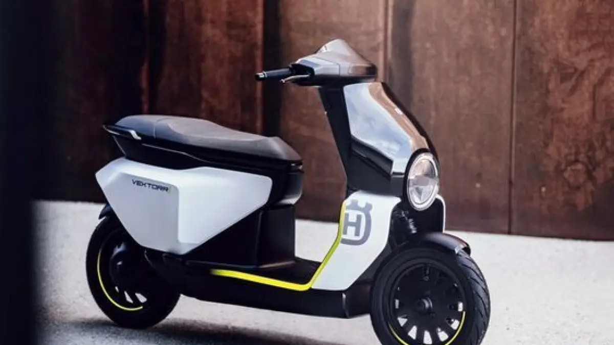 Polytron Fox 350 hadir di GJAW 2025 dengan harga mulai Rp15 jutaan dan fitur lengkap. Motor listrik ini jadi pilihan menarik di Indonesia.(Pinterest)