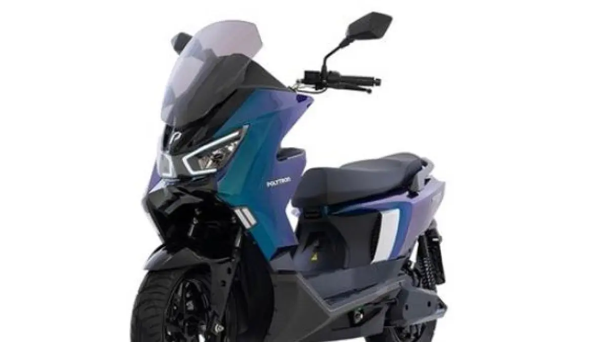 Polytron Fox 350 hadir dengan fitur canggih dan harga mulai Rp15 jutaan. Simak spesifikasi motor listrik rasa maxi skutik yang irit dan bertenaga ini! (pinterest)