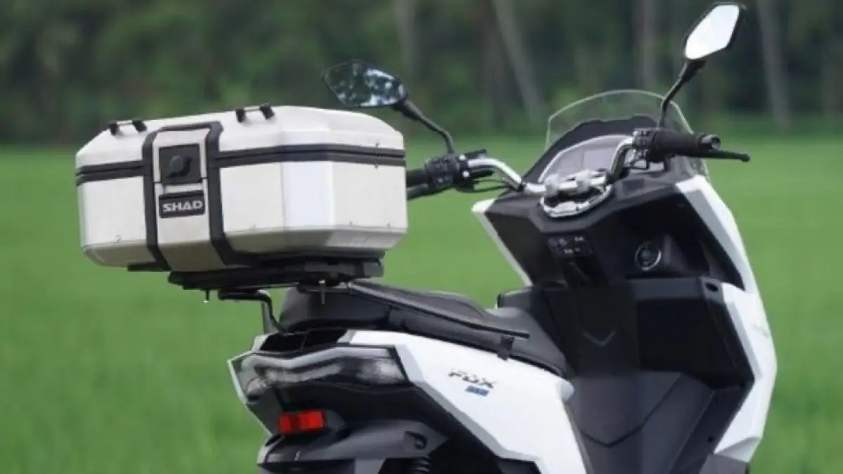 Polytron Fox 350 hadir dengan fitur canggih dan harga mulai Rp15 jutaan. Simak spesifikasi motor listrik rasa maxi skutik yang irit dan bertenaga ini! (pinterest)