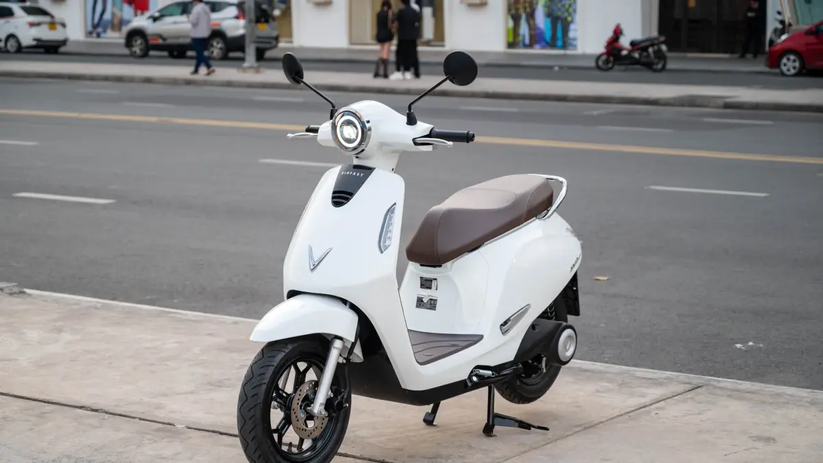 VinFas Evo 2026 hadir dengan jarak 262 km dan harga Rp11 jutaan, motor listrik murah dengan fitur GPS dan swap baterai cepat.