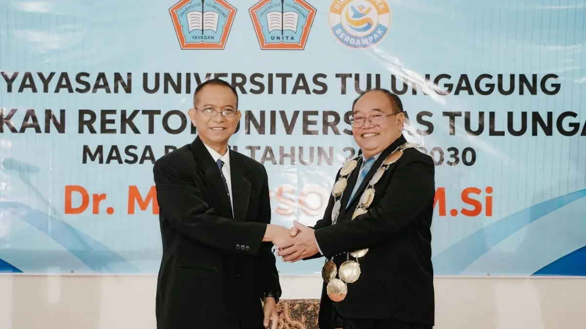 Pelantikan rektor baru Universitas Tulungagung masa bakti 2026–2030, Dr. Muharsono, M.Si, pada Jumat (18/4/2026).