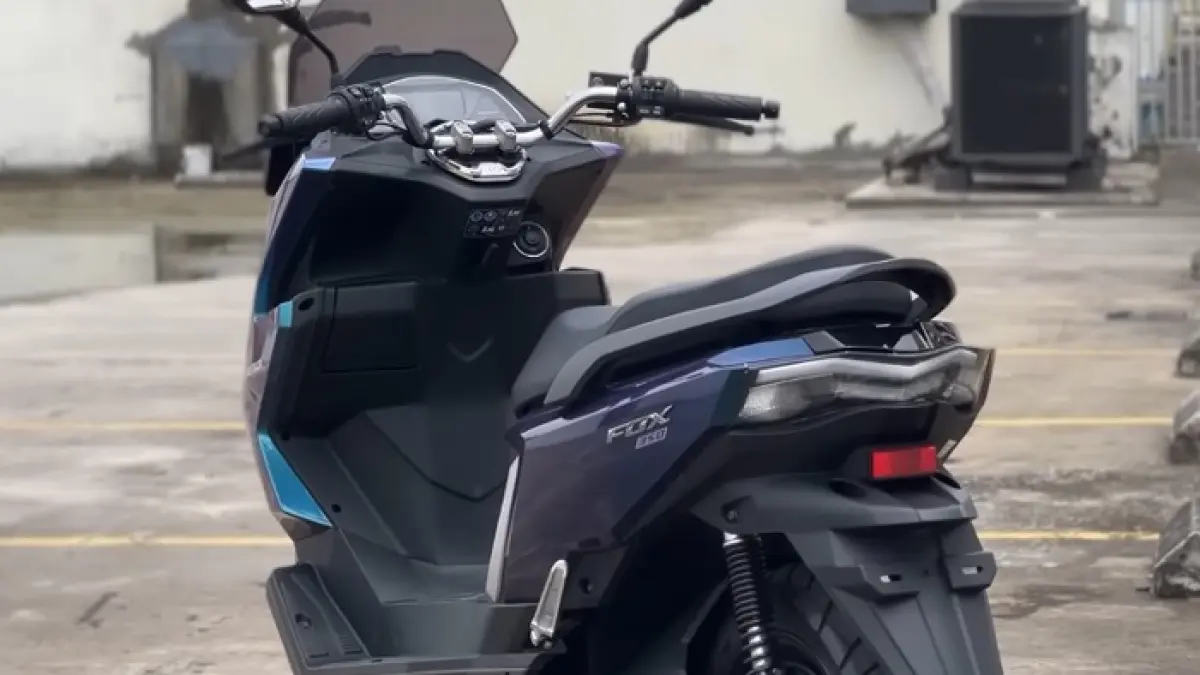 Fitur lengkap Polytron Fox 350 motor listrik 2026 hadir dengan teknologi canggih, nyaman dipakai harian dan cocok untuk pemula. (SC YOUTUBE)