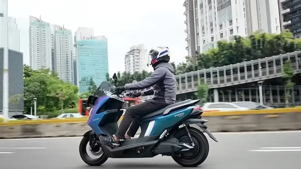 Polytron Fox 350 motor listrik terbaru 2026 hadir dengan fitur canggih, harga terjangkau, dan jarak tempuh panjang. (SC YOUTUBE)