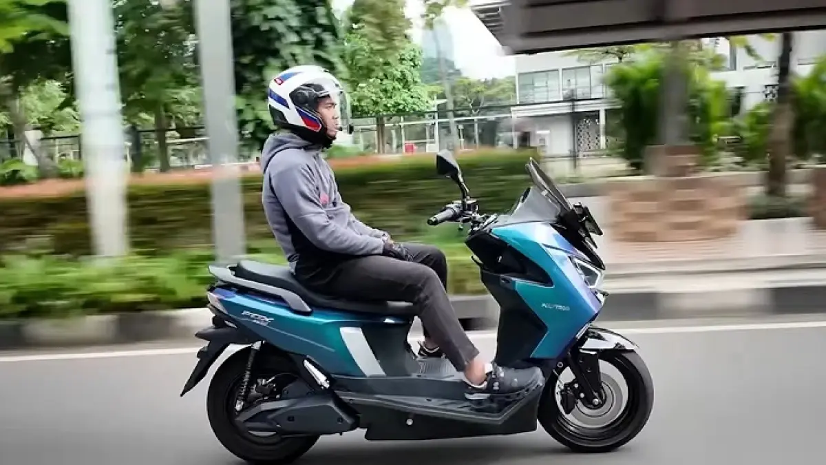Polytron Fox 350 motor listrik terbaru 2026 hadir dengan harga murah, fitur lengkap, dan jarak tempuh hingga 135 km. Layak dibeli? (SC YOUTUBE)