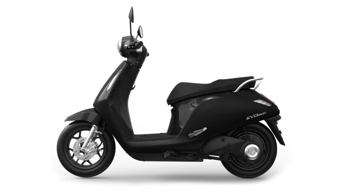 VinFast Evo 200 2026 hadir dengan jarak tempuh 200 km, performa kuat, dan harga terjangkau, siap jadi pengganti motor BBM. (Google)