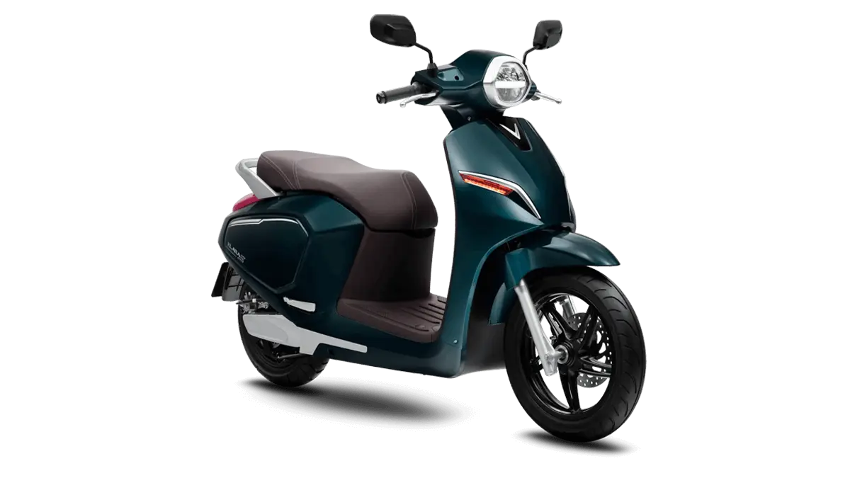 Motor listrik FinFas Evo Grand hadir dengan desain mirip Vespa dan jarak tempuh 262 km, siap meramaikan pasar kendaraan listrik Indonesia.