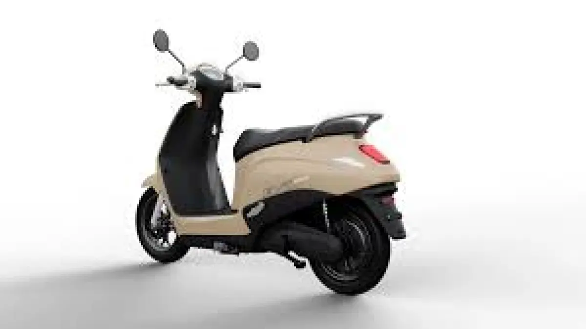 VinFast Evo 200 2026 warna Olive Green tampil elegan dengan fitur modern, panel digital, USB charger, dan desain retro stylish.