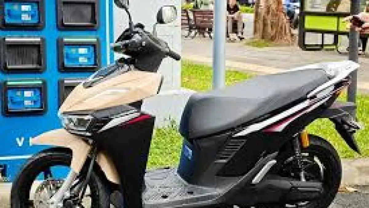 VinFast motor listrik hadir dengan teknologi tukar baterai 3 menit. Siap masuk Indonesia dan ancam motor bensin konvensional.