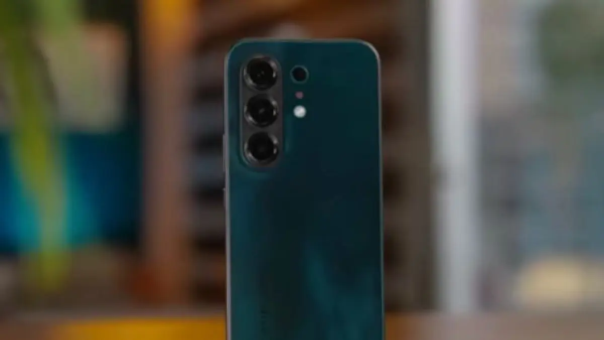 Cari HP Tecno terbaik April 2026? Cek daftar rekomendasi HP Tecno seri Spark, Pova, dan Camon dengan spek gahar, baterai jumbo, dan kamera AI canggih! (screenshot youtube)
