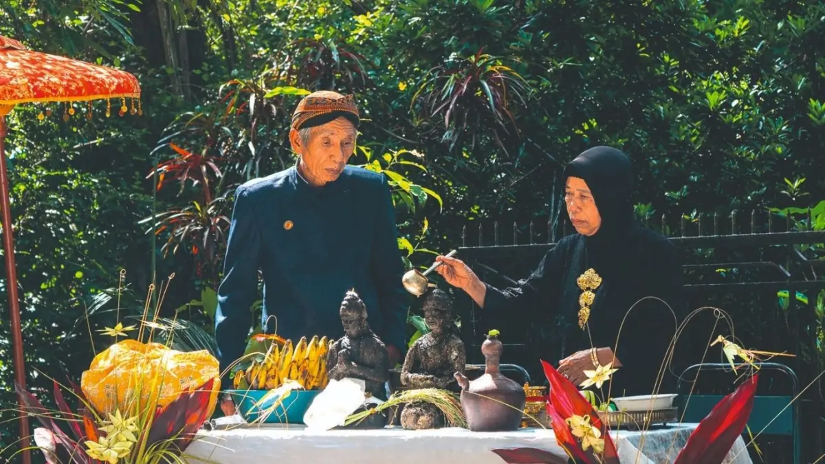 Telaga Buret sebagai sumber mata air di 4 desa  (Ngentrong, Sawo, Gedangan, dan Gamping) yang ada di Campurdarat adakan ritual tradisi Ulur-Ulur sebagai bentuk rasa syukur kepada alam.(RAHIIQ AL BACHRI/RADAR TULUNGAGUNG)