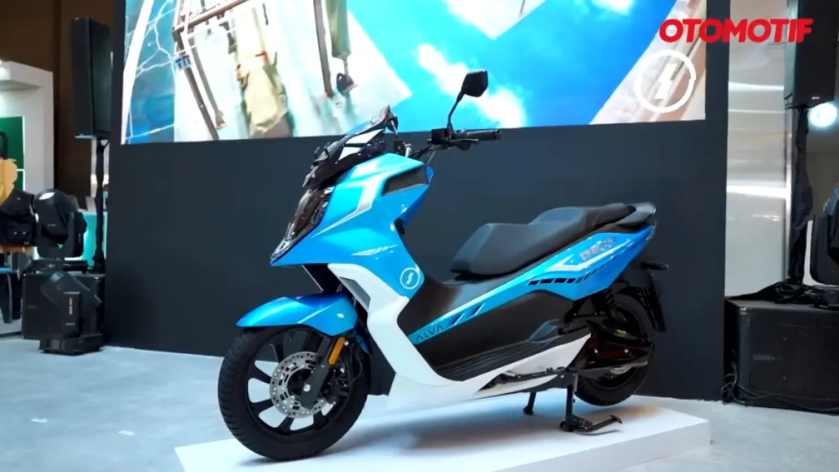 Alfa One XP meluncur di IMS 2024 dengan fitur baru dan jarak tempuh 131 km. Motor listrik canggih ini dibanderol mulai Rp33 jutaan! (Gemini AI)