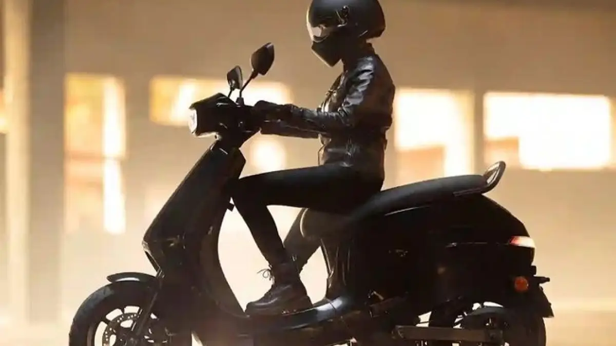Motor Listrik Indomobil Tirano 2026 hadir dengan fitur TCS, layar sentuh, dan harga terjangkau. Simak spesifikasi lengkapnya!