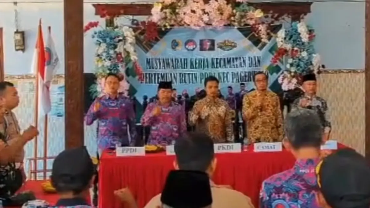 Pertemuan rutin Persatuan Perangkat Desa Indonesia (PPDI) Kecamatan Pagerwojo pada Kamis (23/4/26) di Balai Desa Pagerwojo.
