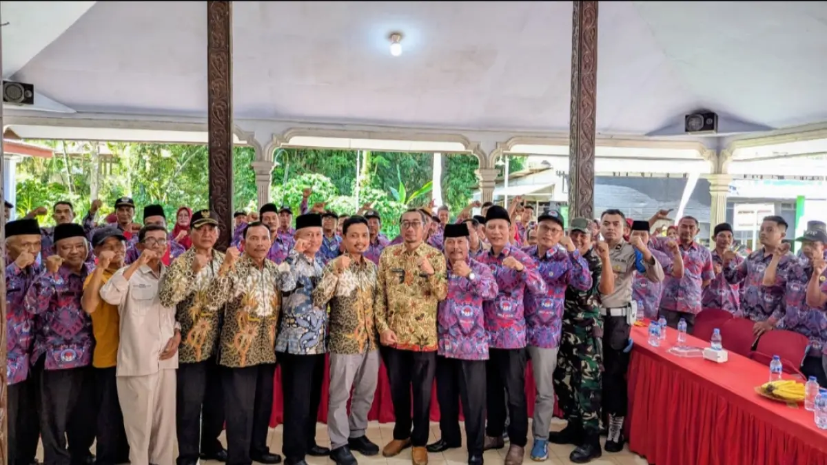 Pertemuan rutin Persatuan Perangkat Desa Indonesia (PPDI) Kecamatan Pagerwojo pada Kamis (23/4/26) di Balai Desa Pagerwojo.