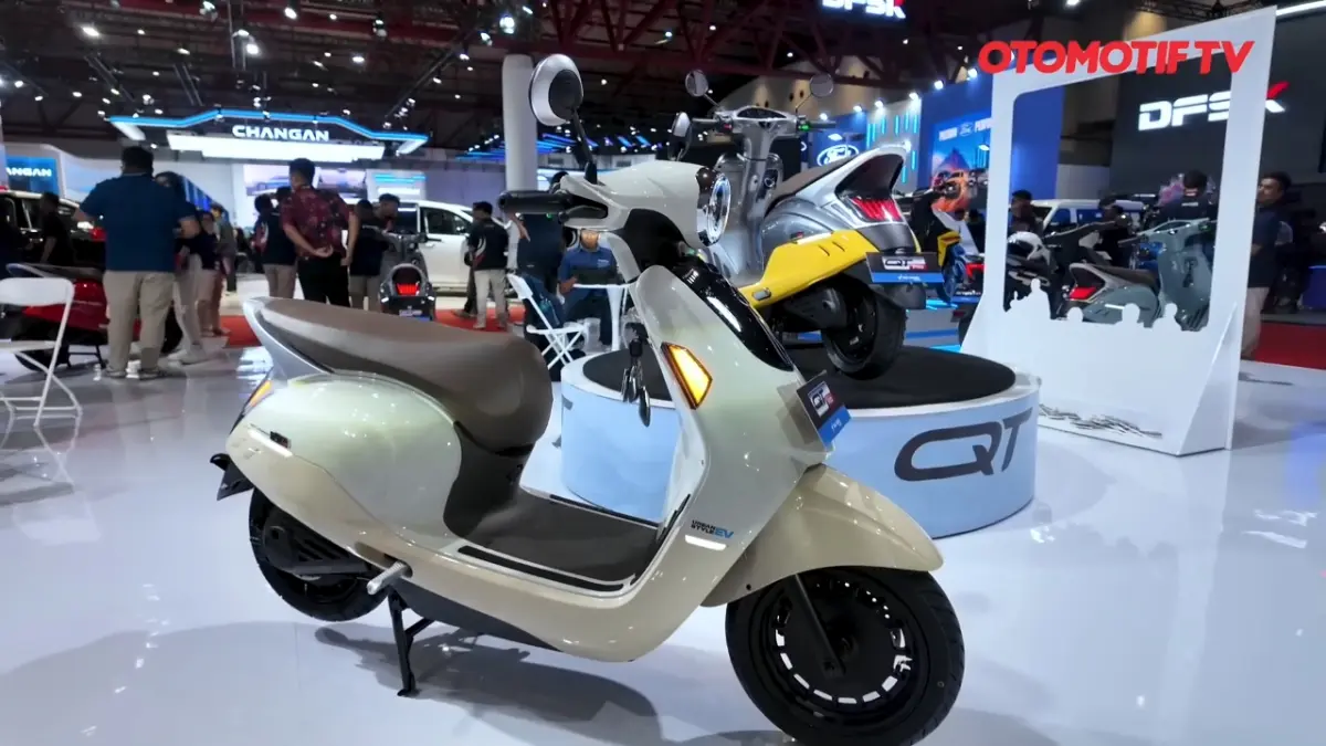 Indomobil eMotor QT Pro meluncur di IMS dengan fitur NFC, desain unik, dan jarak tempuh 135 km. Harga mulai Rp15 jutaan.
(screenshoot youtube)