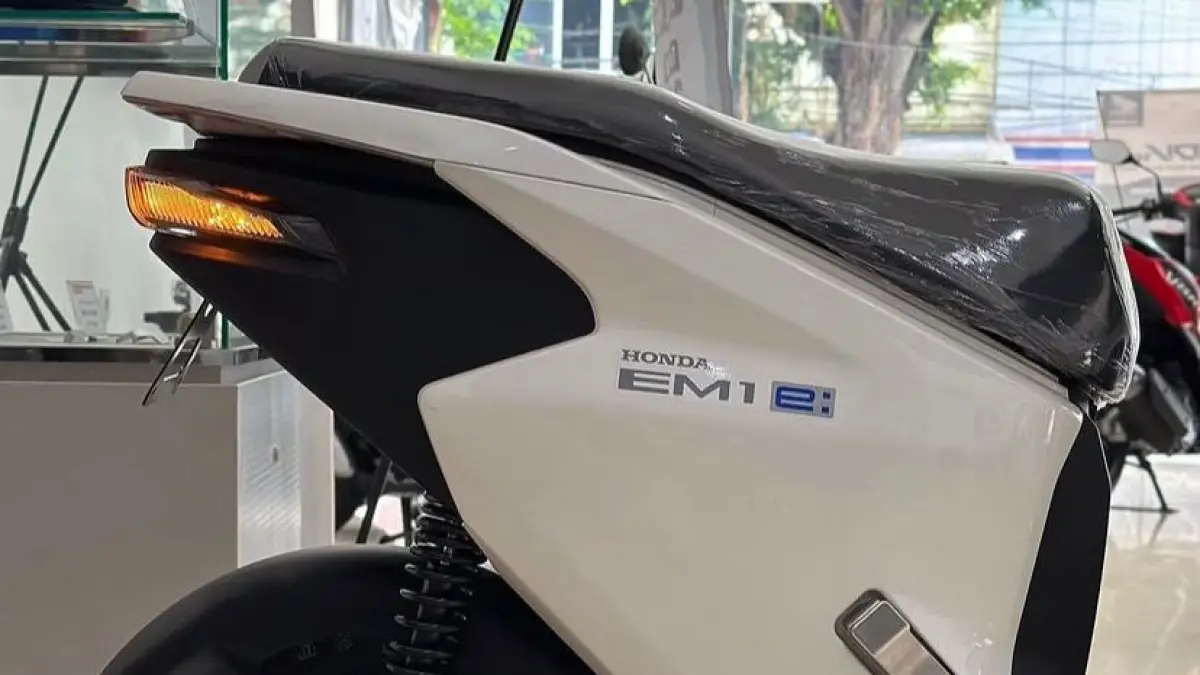 Cari motor  Honda? Cek perbandingan harga, jarak tempuh, dan durasi cas antara Honda EM1 e:, Icon e:, dan CUV e: untuk pilihan terbaik Anda. (screenshot instaram)
