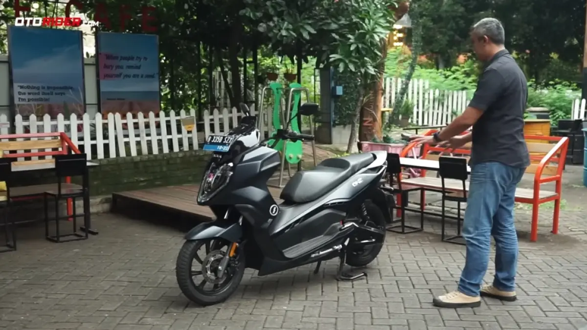 Deskripsi:
Polytron Fox 350 resmi meluncur dengan harga Rp15,5 juta, fitur maxi, keyless, dan jarak tempuh hingga 130 km.
(screenshot youtube)