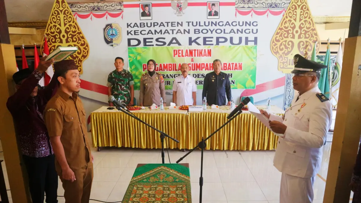 Prosesi pelantikan Kaur Perencanaan desa Kepuh Tulungagung.