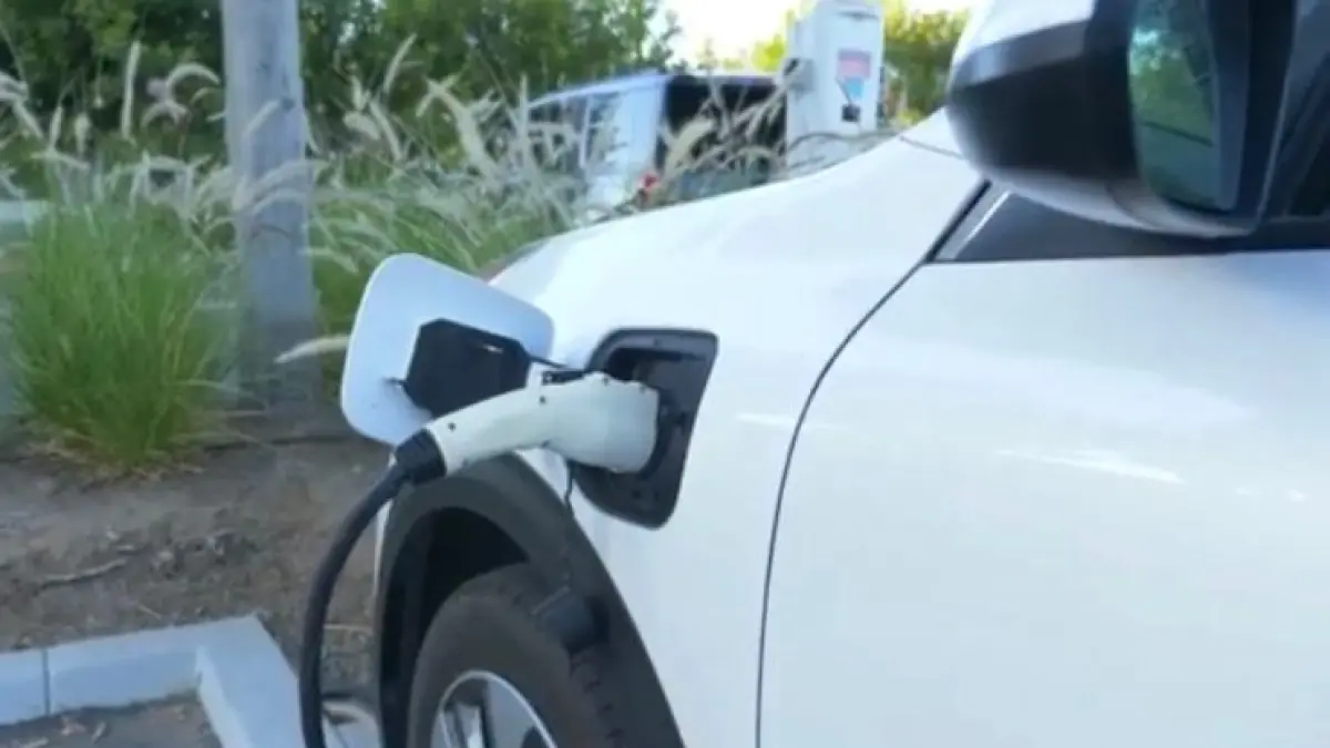 Cek 5 mobil listrik termurah 2026 mulai 170 jutaan! Dari BYD Atto 1 hingga Aion UT, cek spesifikasi dan harga terbarunya di sini! (Screenshot Youtube)