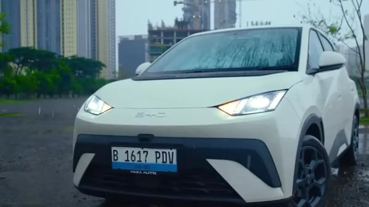 Subsidi pajak EV segera dihapus! Cek daftar 5 mobil listrik murah 2026 dari BYD hingga Geely sebelum harga meroket naik. Buruan sikat sekarang! (Screenshot Youtube)