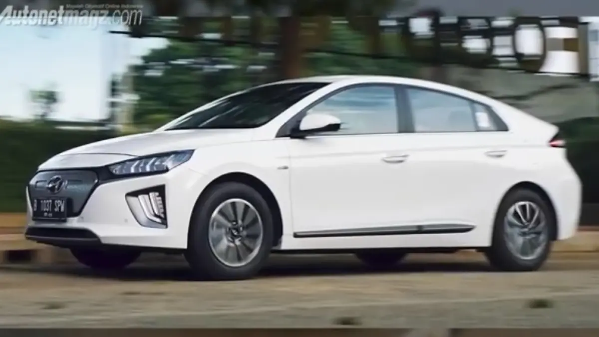 Hyundai Kona Electric generasi kedua hadir dengan baterai rakitan lokal, harga Rp500 jutaan, dan range hingga 500 km.(screenshot youtube)