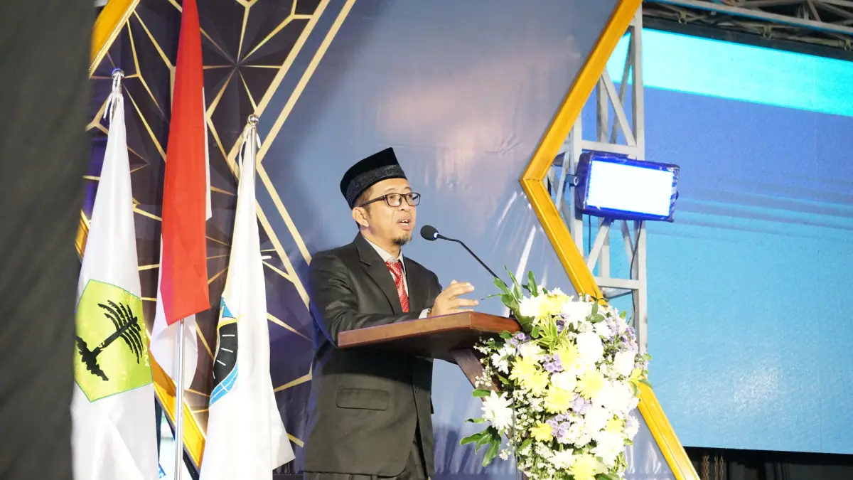 Kepala SMK Sore Tulungqgung Agus Munir menyampaikan pesan dan harapan bagi lulusan di momen purnawiyata.