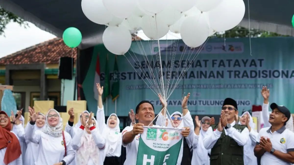 Plt Bupati Tulungagung Ahmad Baharudin bersama PC Fatayat NU dan Banom PCNU membuka acara Harlah Ke-76 Fatayat NU.