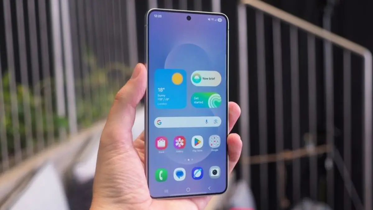 Review Samsung Galaxy S25 FE 2026, HP flagship rasa tengah dengan spek kencang, fitur AI lengkap, dan harga lebih terjangkau (Pinterest).