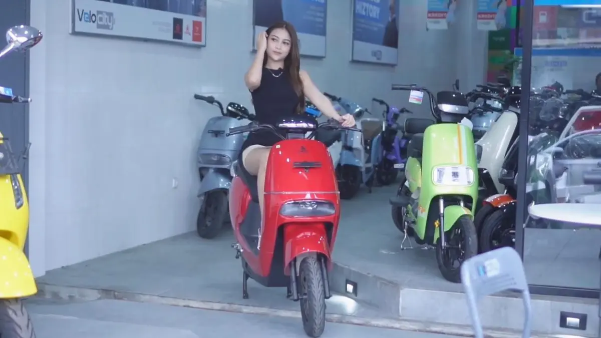 Review sepeda listrik Exotic X630 dengan speedometer digital, bagasi besar, fitur alarm dan top speed 40 km/jam.(screenshot youtube)