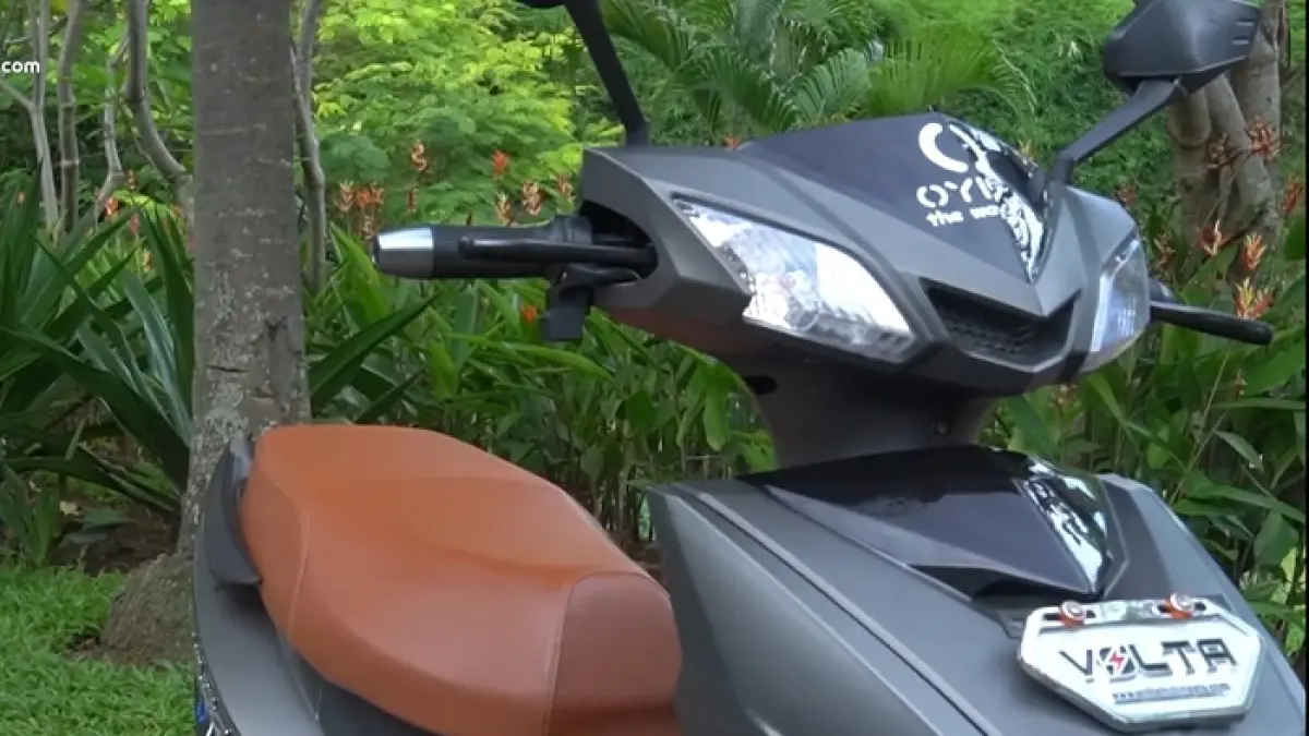 Review Volta 401 terbaru ungkap performa, fitur swap baterai, dan keunggulan motor listrik murah ini. Wajib tahu sebelum beli! (SC YOUTUBE)