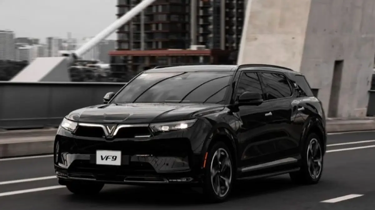 VinFast Limo Green siap masuk Indonesia sebagai mobil listrik 7 seater murah dengan jarak 460 km. (Ilustrasi Gemini AI)